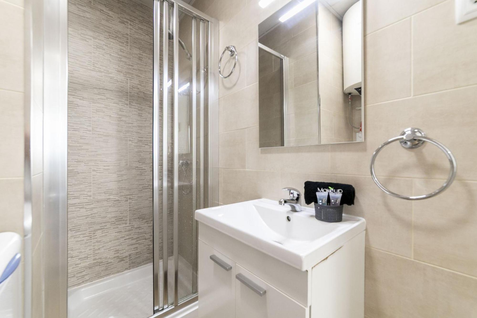 Classy V - Ferga Apartment